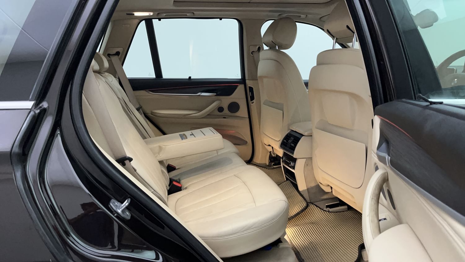 New BMW X5 interior RIGHT SIDE REAR DOOR CABIN VIEW
