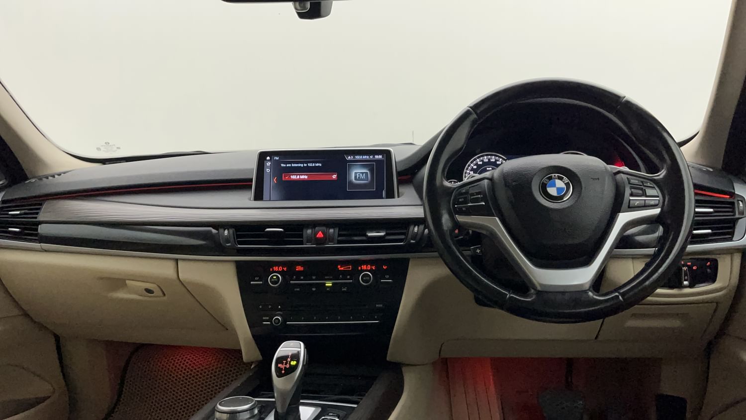 New BMW X5 interior DASHBOARD VIEW