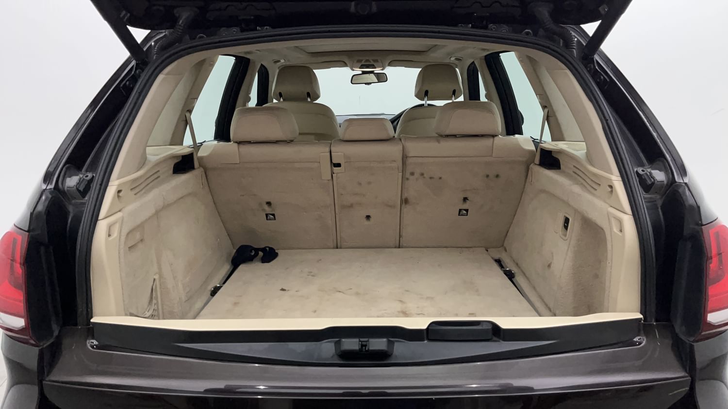 New BMW X5 interior DICKY INSIDE VIEW