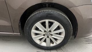 Used 2015 volkswagen Vento 1.5L Highline Diesel AT Diesel Automatic tyres RIGHT FRONT TYRE RIM VIEW