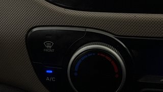 Used 2014 Hyundai Xcent SX 1.2 (O) Petrol Manual top_features Rear defogger