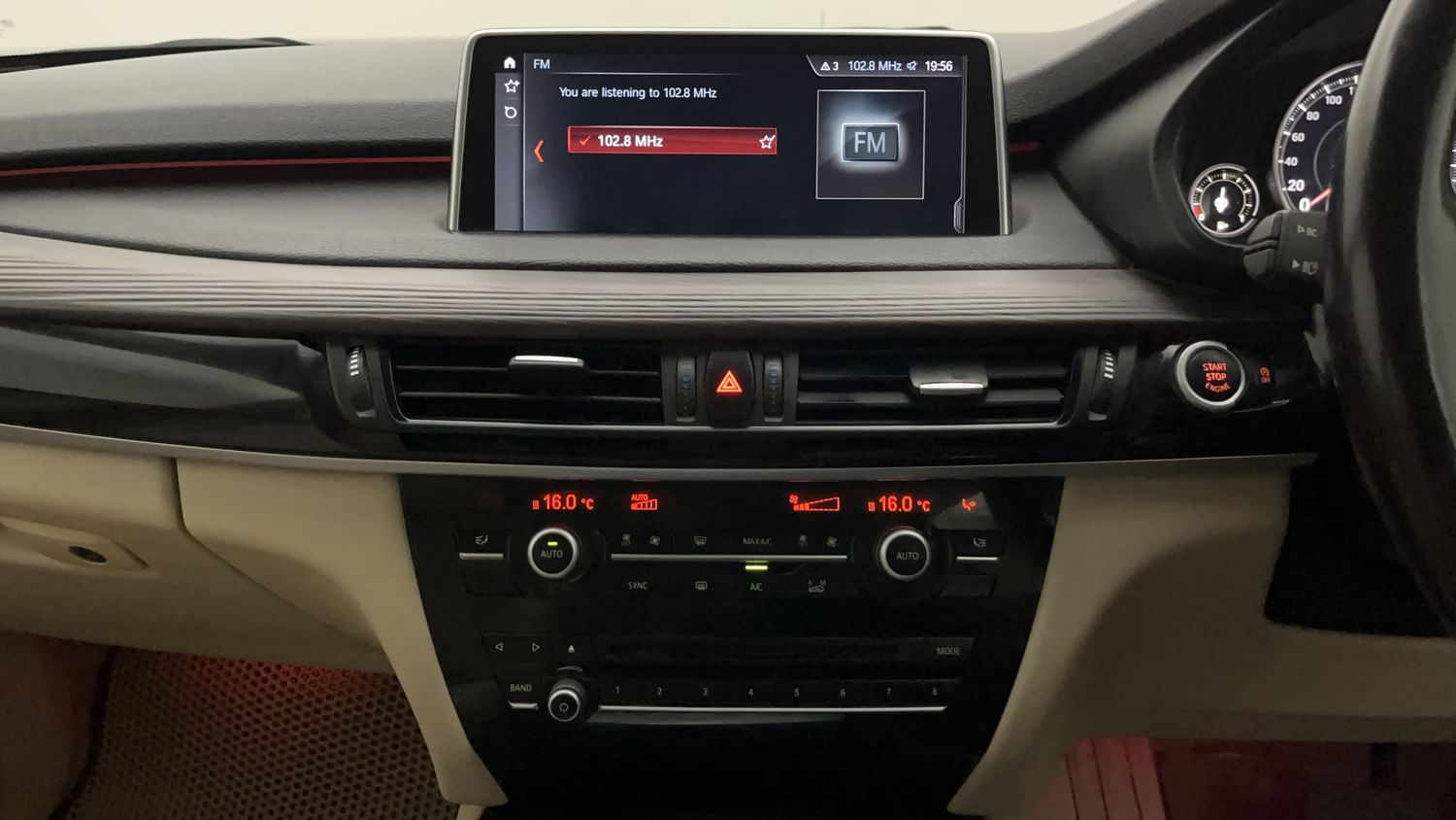 New BMW X5 interior MUSIC SYSTEM & AC CONTROL VIEW