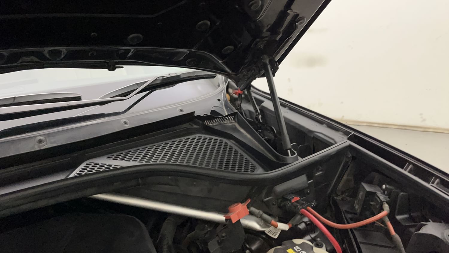 New BMW X5 engine ENGINE LEFT SIDE HINGE & APRON VIEW