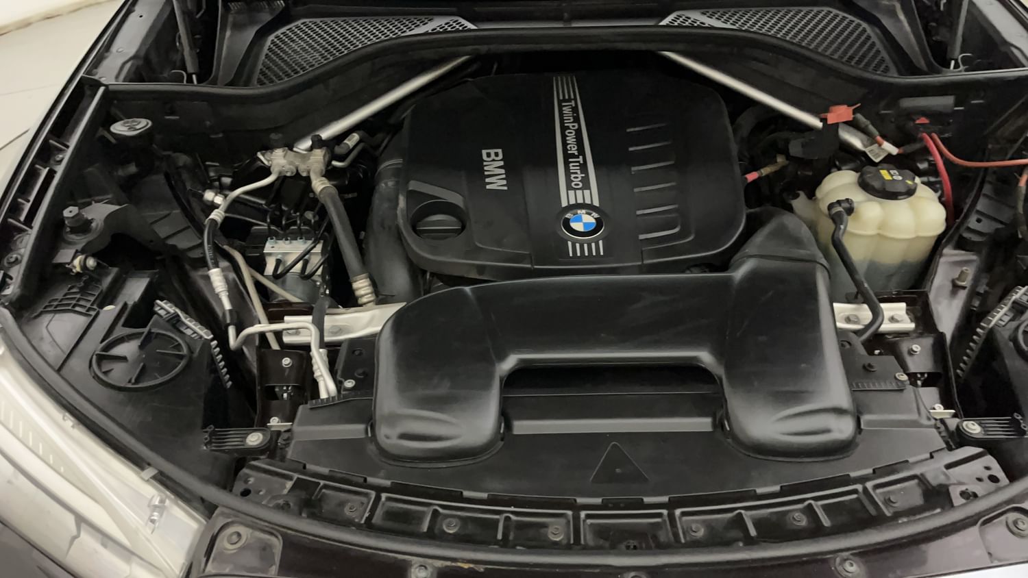 New BMW X5 engine ENGINE RIGHT SIDE VIEW
