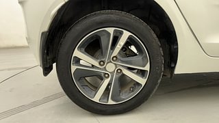 Used 2022 Tata Altroz XZ Plus 1.2 Dual Tone Petrol Manual tyres RIGHT REAR TYRE RIM VIEW