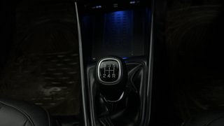 Used 2023 Hyundai New i20 Asta (O) 1.2 MT Petrol Manual interior GEAR  KNOB VIEW