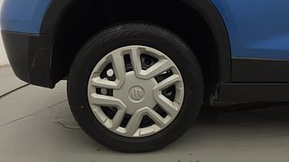 Used 2016 Maruti Suzuki Vitara Brezza VDi (O) Diesel Manual tyres RIGHT REAR TYRE RIM VIEW