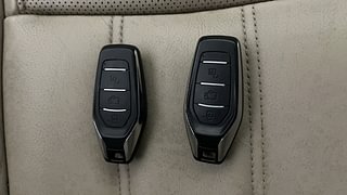 Used 2017 Mahindra XUV500 W10 AT Diesel Automatic extra CAR KEY VIEW