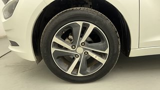 Used 2022 Tata Altroz XZ Plus 1.2 Dual Tone Petrol Manual tyres LEFT FRONT TYRE RIM VIEW
