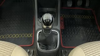 Used 2019 Renault Kwid RXT Opt Petrol Manual interior GEAR  KNOB VIEW