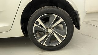 Used 2022 Tata Altroz XZ Plus 1.2 Dual Tone Petrol Manual tyres LEFT REAR TYRE RIM VIEW