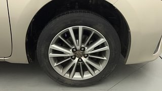 Used 2015 Toyota Corolla Altis GL Petrol Petrol Manual tyres RIGHT FRONT TYRE RIM VIEW