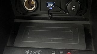 Used 2020 Hyundai Venue SX 1.0 (O) Turbo Petrol Manual top_features Wireless phone charging