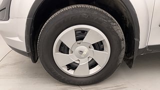 Used 2016 Mahindra XUV500 W6 AT Diesel Automatic tyres LEFT FRONT TYRE RIM VIEW