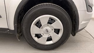 Used 2016 Mahindra XUV500 W6 AT Diesel Automatic tyres RIGHT FRONT TYRE RIM VIEW