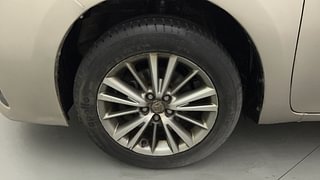 Used 2015 Toyota Corolla Altis GL Petrol Petrol Manual tyres LEFT FRONT TYRE RIM VIEW