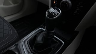 Used 2024 Mahindra XUV 3XO MX3 1.5 Diesel Diesel Manual interior GEAR  KNOB VIEW