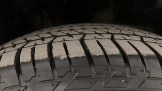 Used 2016 Mahindra XUV500 W6 AT Diesel Automatic tyres RIGHT FRONT TYRE TREAD VIEW