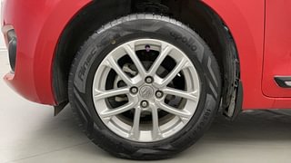 Used 2020 Maruti Suzuki Swift [2017-2021] ZXi AMT Petrol Automatic tyres LEFT FRONT TYRE RIM VIEW