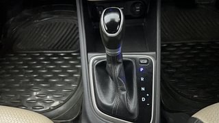 Used 2018 Hyundai Verna SX (O) 1.6 VTVT AT Petrol Automatic interior GEAR  KNOB VIEW
