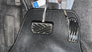 Used 2020 Maruti Suzuki Swift [2017-2021] ZXi AMT Petrol Automatic interior PEDALS VIEW