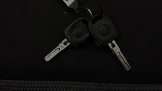 Used 2018 Volkswagen Ameo [2016-2020] 1.0 Trendline Petrol Petrol Manual extra CAR KEY VIEW
