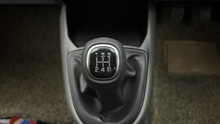 Used 2021 Hyundai Grand i10 Nios Sportz 1.2 Kappa VTVT CNG Petrol+cng Manual interior GEAR  KNOB VIEW