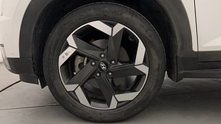 Used 2022 Hyundai Alcazar Signature (O) 7 Seater 1.5 Diesel AT Diesel Automatic tyres LEFT FRONT TYRE RIM VIEW