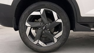 Used 2022 Hyundai Alcazar Signature (O) 7 Seater 1.5 Diesel AT Diesel Automatic tyres RIGHT REAR TYRE RIM VIEW