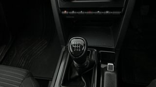 Used 2022 Mahindra XUV700 AX 5 Petrol MT 5 STR Petrol Manual interior GEAR  KNOB VIEW