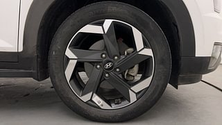 Used 2022 Hyundai Alcazar Signature (O) 7 Seater 1.5 Diesel AT Diesel Automatic tyres RIGHT FRONT TYRE RIM VIEW