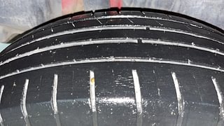 Used 2020 Maruti Suzuki Swift [2017-2021] ZXi AMT Petrol Automatic tyres RIGHT REAR TYRE TREAD VIEW