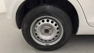 Used 2017 Maruti Suzuki Swift [2014-2017] LXI (O) Petrol Manual tyres RIGHT REAR TYRE RIM VIEW