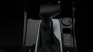 Used 2022 Hyundai Alcazar Signature (O) 7 Seater 1.5 Diesel AT Diesel Automatic interior GEAR  KNOB VIEW