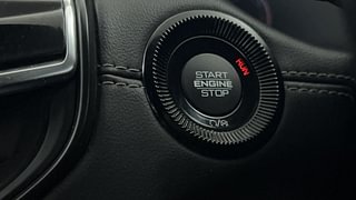 Used 2021 Jeep Compass Model S (O) 1.4 Petrol DCT Petrol Automatic top_features Keyless start