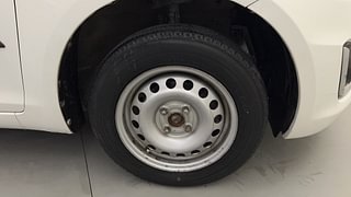 Used 2017 Maruti Suzuki Swift [2014-2017] LXI (O) Petrol Manual tyres RIGHT FRONT TYRE RIM VIEW