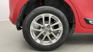Used 2020 Maruti Suzuki Swift [2017-2021] ZXi AMT Petrol Automatic tyres RIGHT REAR TYRE RIM VIEW