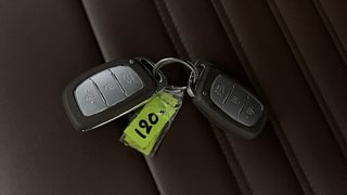 Used 2023 Hyundai Aura SX 1.2 CNG Petrol+cng Manual extra CAR KEY VIEW