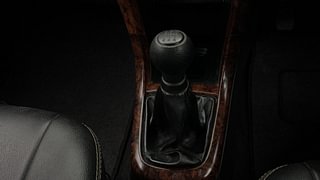 Used 2017 Maruti Suzuki Swift [2014-2017] LXI (O) Petrol Manual interior GEAR  KNOB VIEW