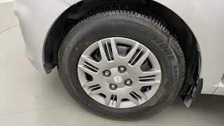 Used 2015 Hyundai i10 Sportz 1.1 iRDE2 Petrol Manual tyres LEFT FRONT TYRE RIM VIEW