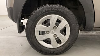 Used 2019 Renault Kwid [2015-2019] 1.0 RXT AMT Opt Petrol Automatic tyres RIGHT REAR TYRE RIM VIEW