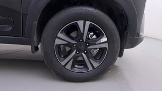 Used 2025 Tata Nexon 1.2L CREATIVE Plus 6AMT Dark Edition BS6 PH2 Petrol Automatic tyres RIGHT FRONT TYRE RIM VIEW