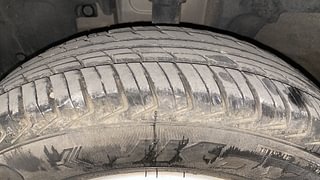 Used 2019 Renault Kwid [2015-2019] 1.0 RXT AMT Opt Petrol Automatic tyres LEFT FRONT TYRE TREAD VIEW