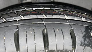 Used 2015 Hyundai i10 Sportz 1.1 iRDE2 Petrol Manual tyres RIGHT FRONT TYRE TREAD VIEW
