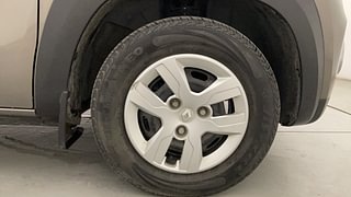 Used 2019 Renault Kwid [2015-2019] 1.0 RXT AMT Opt Petrol Automatic tyres RIGHT FRONT TYRE RIM VIEW