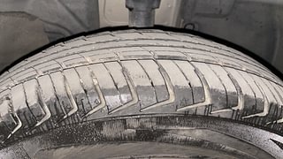 Used 2019 Renault Kwid [2015-2019] 1.0 RXT AMT Opt Petrol Automatic tyres RIGHT FRONT TYRE TREAD VIEW