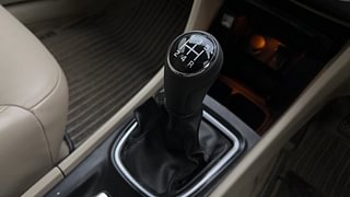 Used 2018 Maruti Suzuki Ciaz Alpha 1.4 MT Petrol Manual interior GEAR  KNOB VIEW