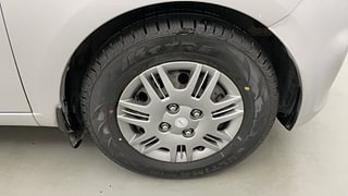 Used 2015 Hyundai i10 Sportz 1.1 iRDE2 Petrol Manual tyres RIGHT FRONT TYRE RIM VIEW