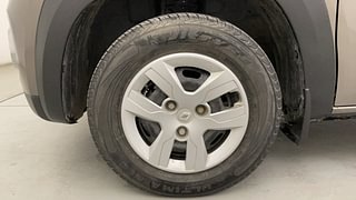 Used 2019 Renault Kwid [2015-2019] 1.0 RXT AMT Opt Petrol Automatic tyres LEFT FRONT TYRE RIM VIEW