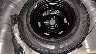 Used 2019 Renault Kwid [2015-2019] 1.0 RXT AMT Opt Petrol Automatic tyres SPARE TYRE VIEW